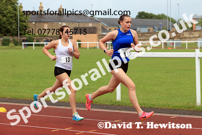 Girls 1500 metres, 2025 Northumberland Schools Track and Fields, Wentworth, Hexham. Photo: David T. Hewitson/Sports for All Pics